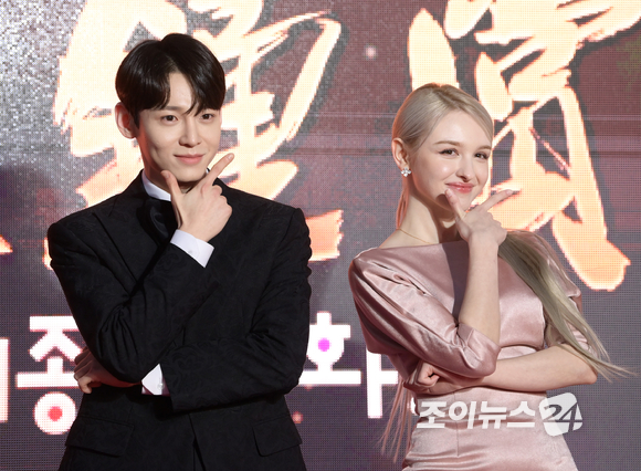 틱톡 크리에이터 창하와 리나대장이 9일 오후 서울 광진구 화양동 건국대 새천년홀에서 열린 '제58회 대종상영화제' 레드카펫 행사에 참석하고 있다. [사진=정소희 기자]