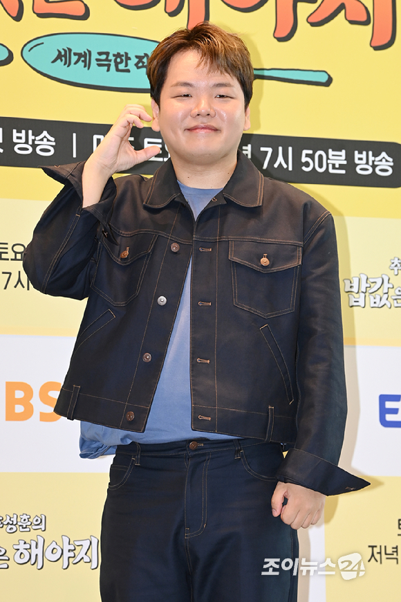 유튜버 곽준빈이 23일 오전 서울 영등포구 여의도동 TwoIFC에서 열린 EBS, ENA 공동제작 '추성훈의 밥값은 해야지' 제작발표회에 참석해 포즈를 취하고 있다. [사진=문수지 기자]