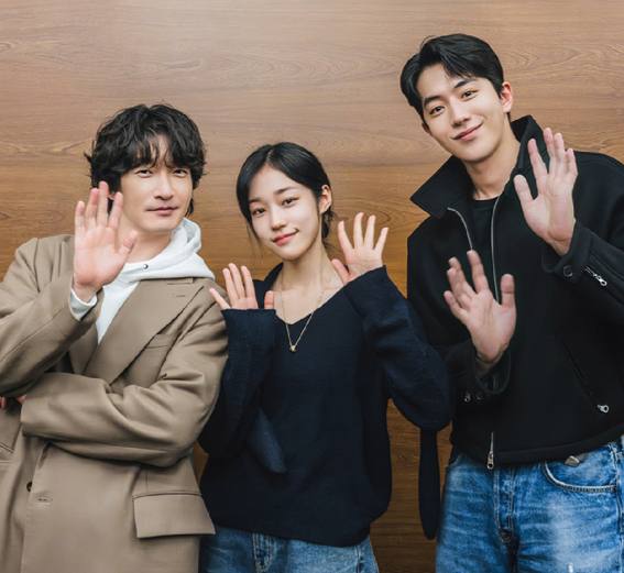 배우 남주혁, 노윤서, 조승우가 넷플릭스 '동궁' 대본리딩에 임하고 있다. [사진=넷플릭스]
