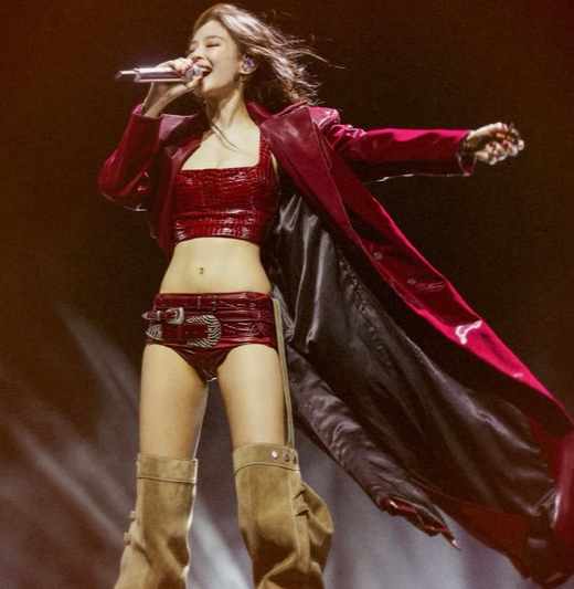 미국 최대 규모의 음악 페스티벌 '코첼라 밸리 뮤직 앤드 아츠 페스티벌(코첼라)' 무대에 선 가수 '제니(JENNIE)'의 무대에 외신이 찬사를 보냈다. [사진=제니 인스타그램]