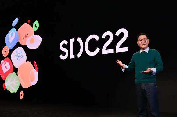 ;삼성 개발자 콘퍼런스 2022'에서 기조연설하는 한종희 삼성전자 부회장. [사진=삼성전자 ]