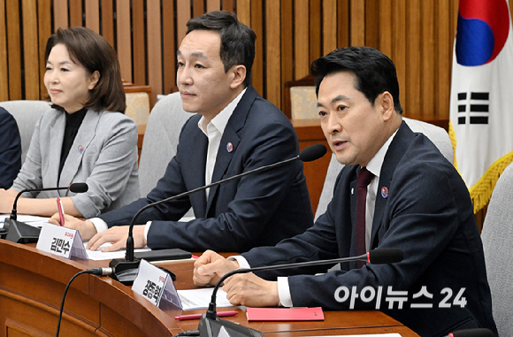 장동혁 국민의힘 대표가 10일 오전 서울 여의도 국회에서 열린 '국민의힘 중앙여성위원회&middot;맘(Mom)편한특별위원회 공동 주최 6&middot;3 참정권 침해 전국 학부모 시국 대토론회'에서 발언하고 있다. [사진=곽영래 기자]