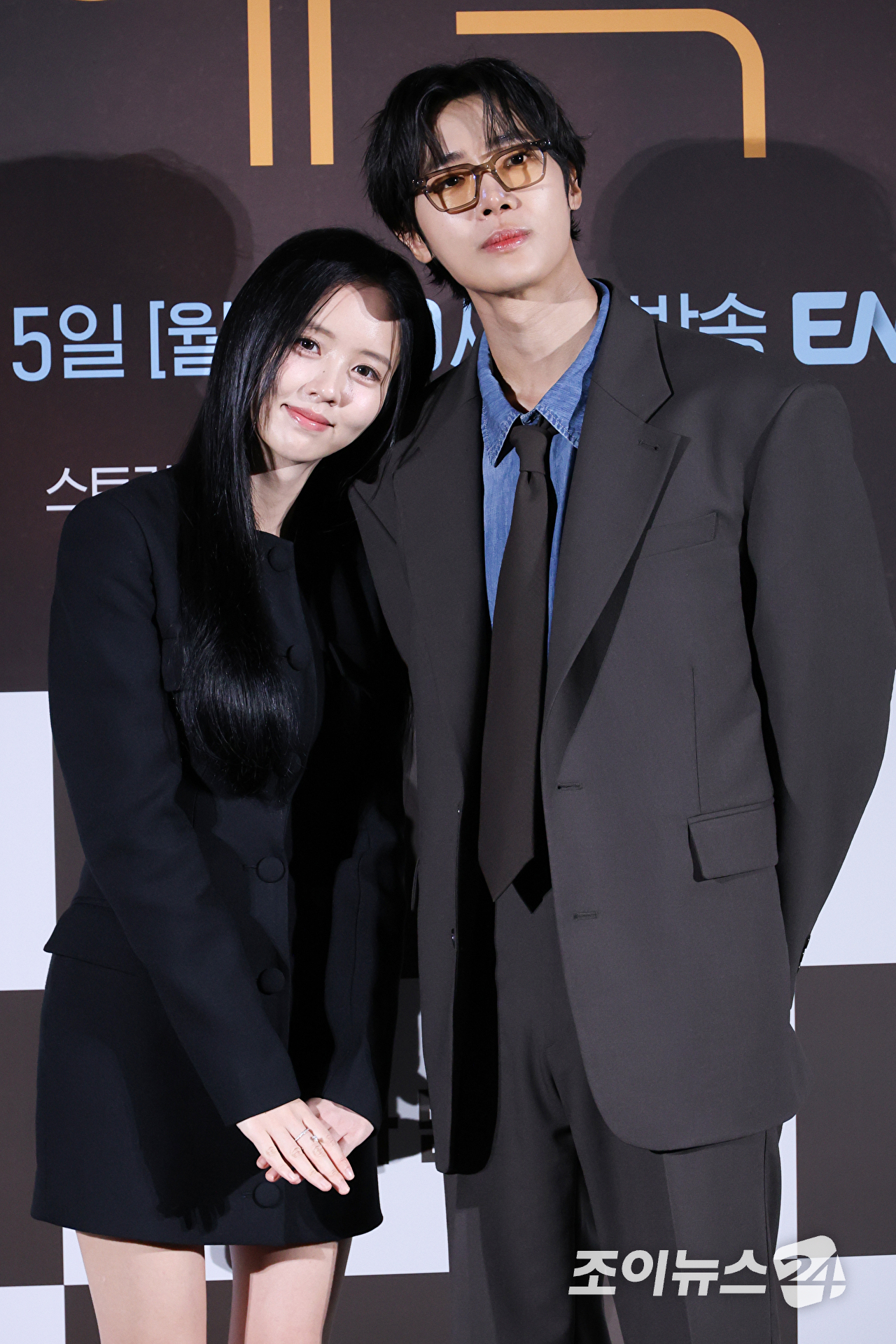배우 김소현, 추영우가 2일 오후 서울 용산구 CGV아이파크몰점에서 진행된 ENA 새 월화드라마 '연애박사' 제작발표회에 참석해 포즈를 취하고 있다. [사진=문수지 기자]