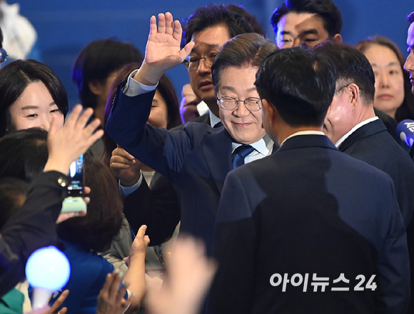 더불어민주당 이재명 대선 경선 후보가 27일 오후 경기 일산 킨텍스에서 열린 제21대 대통령선거 후보자 선출을 위한 수도권·강원·제주 합동연설회에 참석하고 있다. [사진=곽영래 기자]