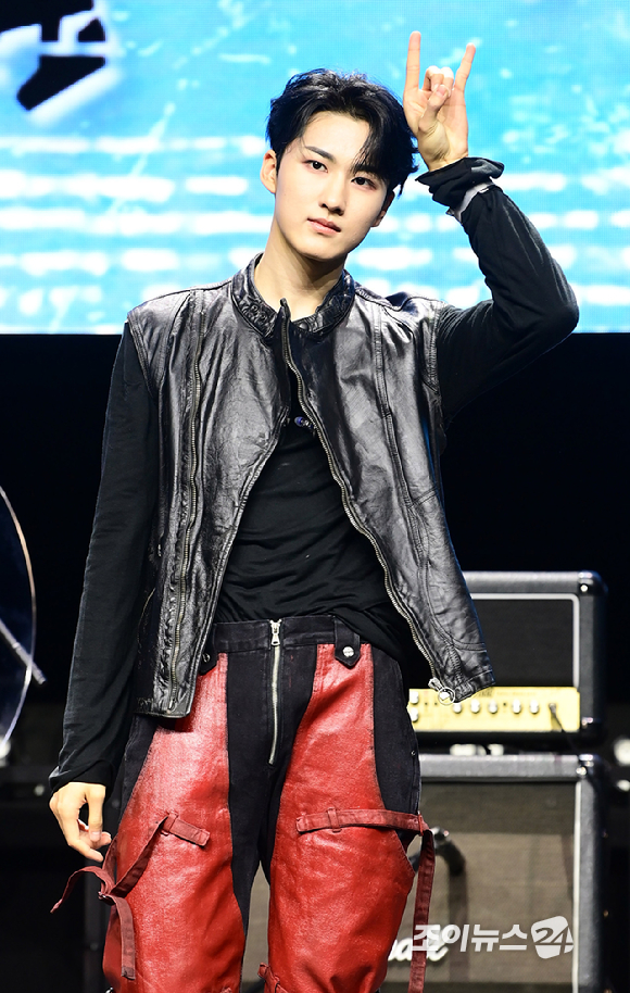 밴드 에이엠피 주환이 21일 오후 서울 서대문구 예스24 원더로크홀에서 열린 AxMxP(에이엠피) 첫 번째 미니앨범 'Amplify My Way'(앰플리파이 마이 웨이) 프레스 쇼케이스에 참석하고 있다. [사진=정소희 기자]