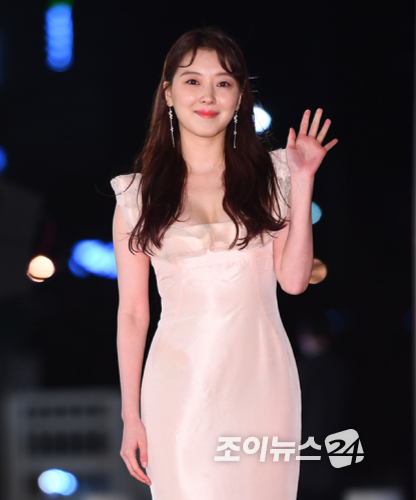 배우 조우리가 31일 오후 서울 여의도 KBS 야외광장에서 열린 '2018 KBS 연기대상' 레드카펫에 참석했다.