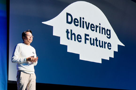 김범석 우아한형제들 대표가 28일 서울 강남구 그랜드 인터컨티넨탈 서울 파르나스에서 열린 '우아한테크콘퍼런스'에서 배민 2.0 비전을 소개하고 있다. [사진=우아한형제들 제공]