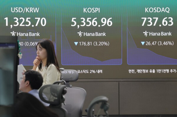 23일 서울 중구 하나은행 딜링룸 [사진=연합뉴스]