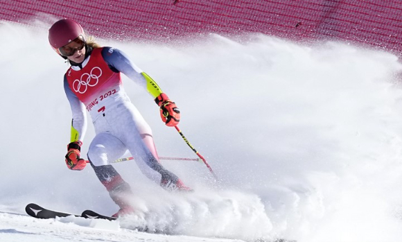 여자 알파인 스키를 대표하는 '간판 스타' 미케일라 시프린(미국)이 2022 베이징 동계올림픽 스키 알파인 여자 회전 경기에 참가했으나 레이스 시작 후 5초 만에 쓰러지면서 실격당했다. [사진=뉴시스]