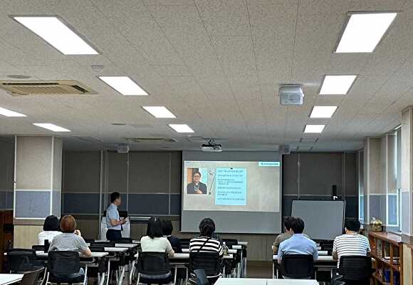 오늘 안성교육지원청에서 관내 사립학교 직원 33여 명을 대상으로 2024 사학기관 직원 역량 강화 연수를 하고 있다. [사진=안성교육지원청]