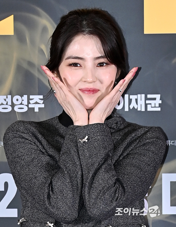 배우 한소희가 8일 오후 서울 송파구 신천동&nbsp;롯데시네마 월드타워점에서 열린 영화 '프로젝트 Y' 언론시사회에서 포토타임을 갖고 있다. [사진=곽영래 기자]