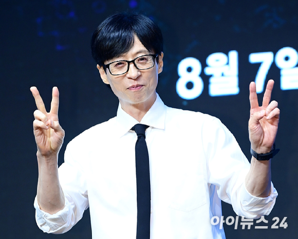방송인 유재석이 지난해 8월 서울 여의도 콘래드 호텔에서 진행된 디즈니+ 오리지널 예능 '더 존: 버텨야 산다 시즌3' 제작발표회에 참석하고 있다. [사진=정소희 기자]