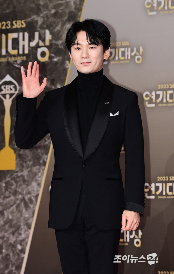 배우 강기둥이 29일 오후 서울 마포구 상암동 프리즘타워에서 열린 2023 SBS 연기대상 시상식에 참석하고 있다. [사진=정소희 기자]