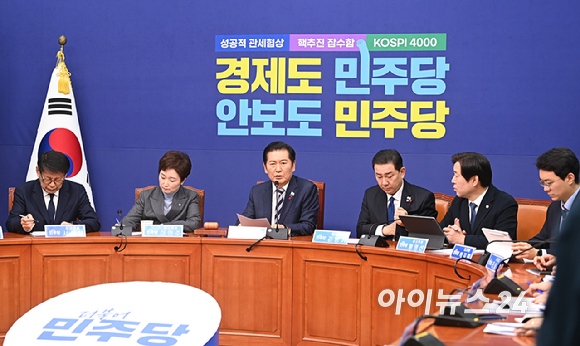 정청래 더불어민주당 대표가 12일 서울 여의도 국회에서 열린 최고위원회의에서 발언하고 있다. [사진=곽영래 기자]