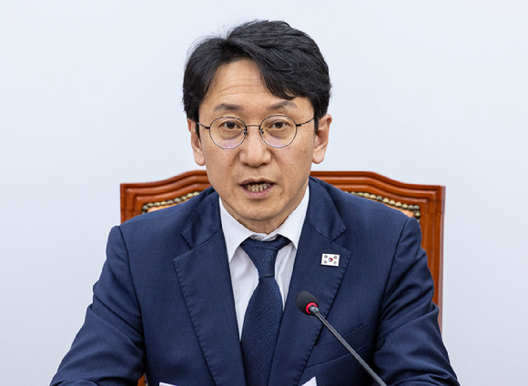 더불어민주당 천준호 원내대표 직무대행이 30일 국회에서 열린 정책조정회의에서 정치권에서 추진중인 개헌과 관련해 당론으로 개헌을 반대하고 있는 국민의힘을 비판하는 발언을 하고 있다. 2026.4.30 [사진=연합뉴스]