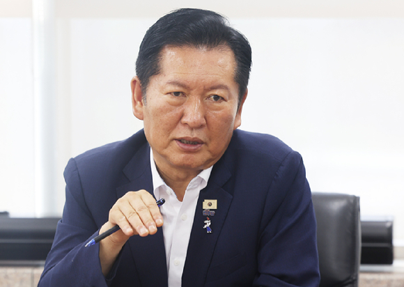 정청래 더불어민주당 당 대표 후보가 6일 경기 수원 한국노총 경기지역본부에서 열린 정책간담회에서 발언하고 있다. [사진=연합뉴스]