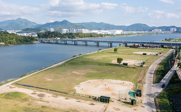 낙동강변 야구장 전경 [사진=구미시]