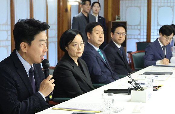 강훈식 대통령비서실장이 5일 서울 종로구 삼청동 총리공관에서 열린 고위당정협의회에서 발언하고 있다. 2026.7.5 [사진=연합뉴스]