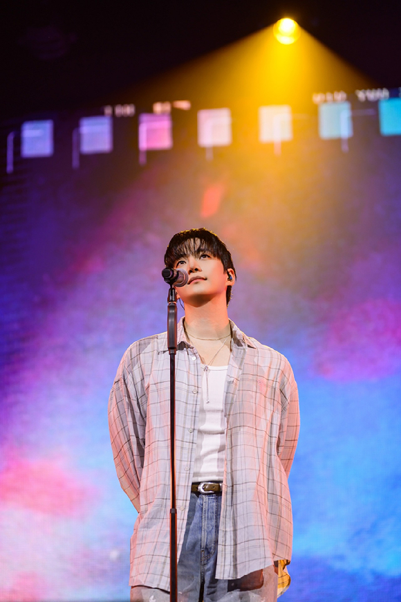 가수 겸 배우 이준호가 태국 방콕에서 'Typhoon Family Drama Fan Meeting with LEE JUNHO('태풍상사' 드라마 팬미팅 위드 이준호)'를 개최하고 팬들을 만나고 있다. [사진=O3 Collective]