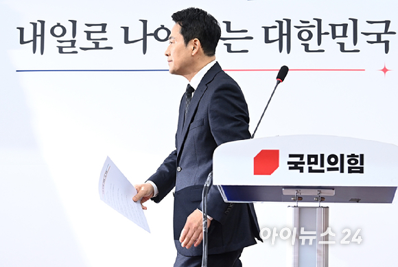 장동혁 국민의힘 대표가 20일 서울 여의도 국회에서 기자회견을 마치고 이동하고 있다. [사진=곽영래 기자]