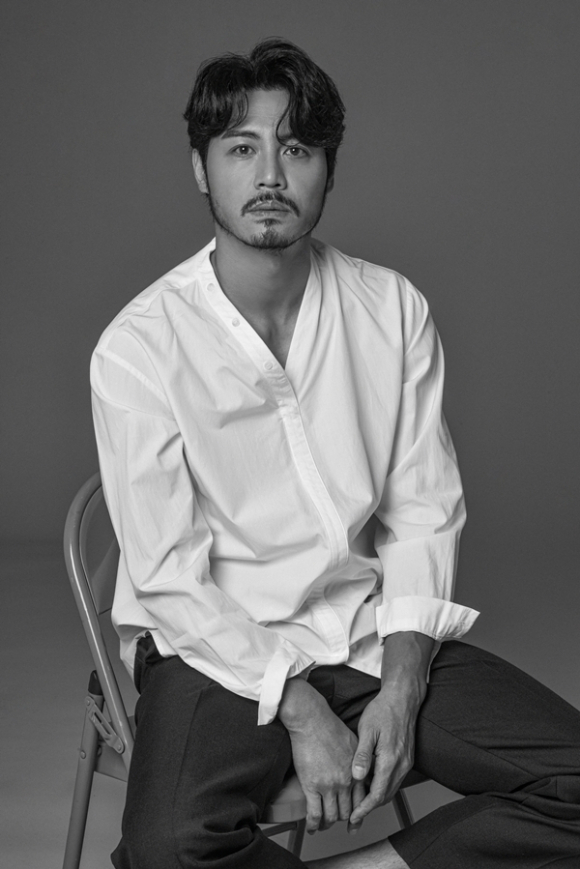 [조이人]② 이관훈, 계엄의 밤 국회로 달려간 배우 &quot;캐스팅 불발도⋯후회 없다&quot;