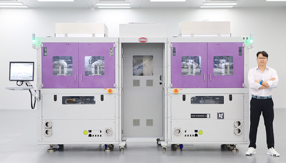 한미반도체가 인공지능 (AI) 반도체에 탑재되는 차세대 HBM (고대역폭메모리) 필수공정 장비인 3세대 하이퍼 모델 &lsquo;듀얼 TC 본더 그리핀 (DUAL TC BONDER GRIFFIN)&rsquo;을 출시했다고 19일 밝혔다. [사진=한미반도체]