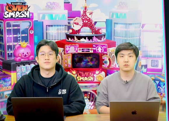 이원영 쿠키런 오븐스매시 공동 PD(왼쪽), 조길현 데브시스터즈 대표(오른쪽). [사진=데브시스터즈]
