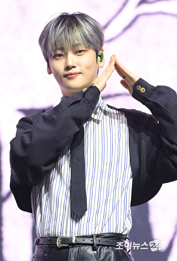 그룹 위아이 강석화가 29일 오후 서울 광진구 예스24라이브홀에서 열린 위아이(WEi) 여덟 번째 미니앨범 '원더랜드' 발매 기념 쇼케이스에 참석하고 있다. [사진=정소희 기자]