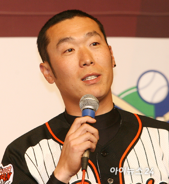 술자리에서 처음 만난 남성을 맥주병으로 폭행해 다치게 하고 음주 운전까지 한 前 프로야구 선수 정수근 씨가 항소심에서도 징역 2년을 선고받았다. 사진은 지난 2008년 3월 프로야구 미디어데이에 참석한 정수근. [사진=아이뉴스24 포토DB]