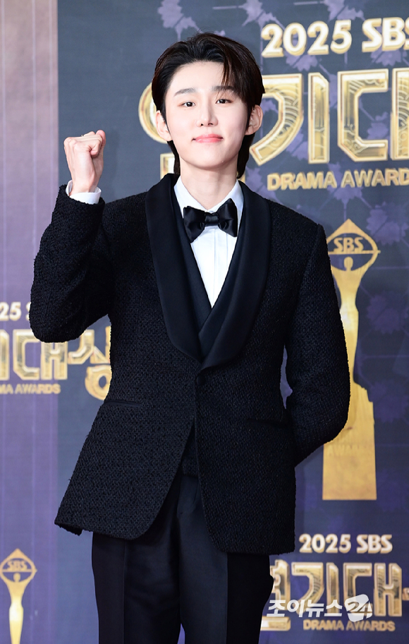 '우주메리미' 배우 서범준이 31일 오후 서울 마포구 상암동 SBS 프리즘타워에서 열린&nbsp;2025 SBS 연기대상&nbsp;레드카펫 행사에 참석하고 있다. [사진=정소희 기자]