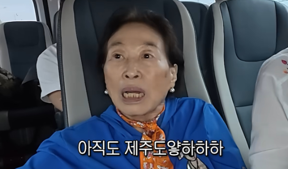이나연이 유튜브채널 '일단이나연'에 JTBC에 출근하는 브이로그 영상을 공개했다. [사진=이나연 유튜브 채널 캡처]