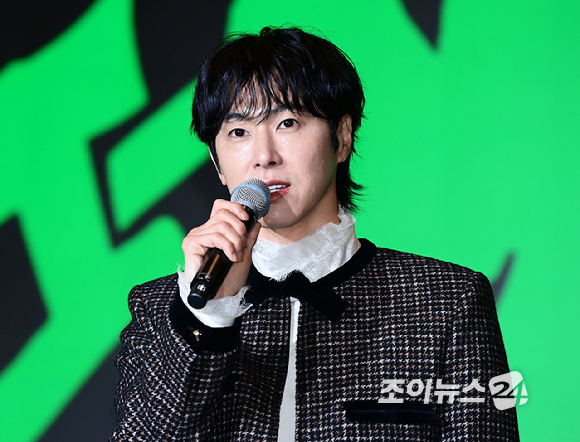 가수 유노윤호가 5일 오후 서울 송파구 소피텔 앰배서더 서울호텔에서 열린 첫 정규 앨범 '아이-노우(I-KNOW)' 기자간담회에 참석하고 있다. [사진=정소희 기자]