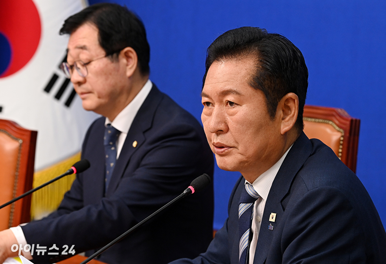 정청래 더불어민주당 대표가 16일 국회에서 열린 제6차 중앙위원회의에 참석해 인사말하고 있다. [사진=곽영래 기자]