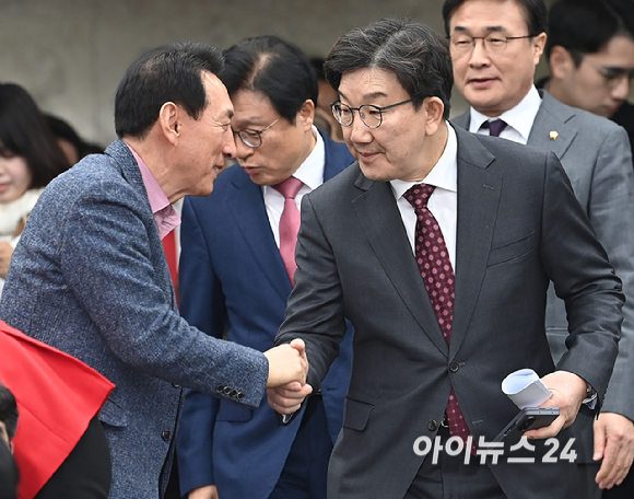 권성동 국민의힘 원내대표가 27일 오전 서울 여의도 국회에서 열린 의원총회에 참석하고 있다. [사진=곽영래 기자]