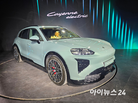 마티아스 부세 포르쉐코리아 대표가 19일 서울 광진구 파이팩토리에서 열린 '2026 포르쉐코리아 신년 기자간담회'에서 사업 성과와 전략을 발표하고 있다. [사진=김종성 기자]