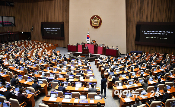 심우정 법무부 차관이 25일 오후 서울 여의도 국회에서 열린 본회의에서 '순직 해병 수사 방해 및 사건 은폐 등의 진상규명을 위한 특별검사의 임명 등에 관한 법률안 재의의 건' 재의 요구 이유를 설명하고 있다. [사진=곽영래 기자]