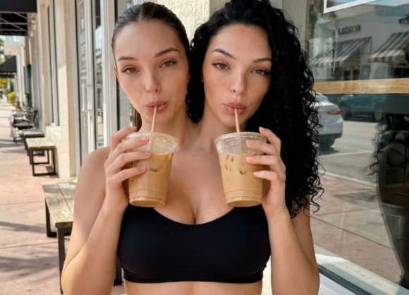 자신들이 미국에 사는 샴쌍둥이 자매라고 주장한 발레리아와 카밀라 계정이 AI로 드러났다. [사진=인스타그램 @itsvaleriaandcamila]