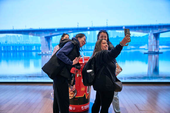 농심은 미국 뉴욕 맨해튼에서 개최한 'Han River in NYC with SHIN RAMYUN' 행사가 성황리에 마쳤다고 밝혔다. [사진=농심]