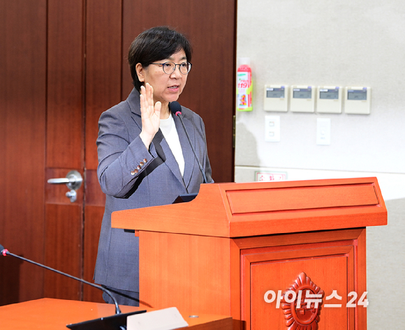 정은경 보건복지부 장관 후보자가 18일 오전 서울 여의도 국회 보건복지위원회에서 열린 인사청문회에 참석해 모두발언을 하고 있다. [사진=정소희 기자]