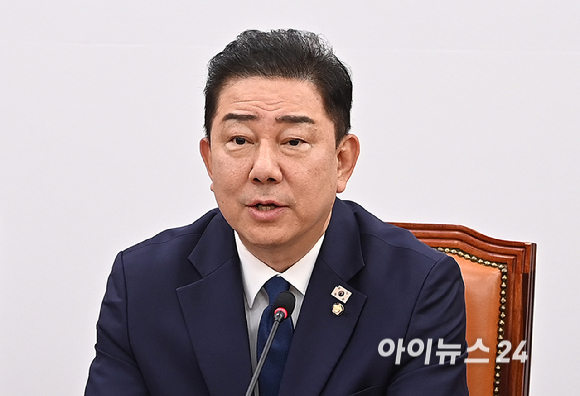 김병기 더불어민주당 대표 직무대행 겸 원내대표가 22일 오전 서울 여의도 국회에서 열린 원내대책회의에 참석해 모두 발언을 하고 있다. [사진=곽영래 기자]