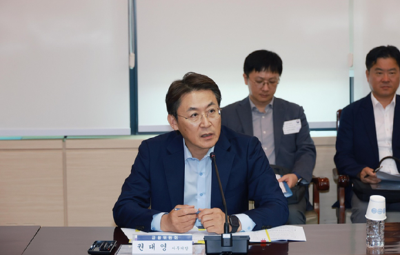 권대영 금융위원회 사무처장 3일 열린 '가계부채 점검회의'에서 발언하고 있다. [사진=금융위원회]
