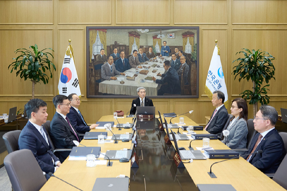 신현송 한국은행 총재가 22일 서울 중구 한국은행에서 열린 금융통화위원회 회의를 주재하고 있다. [사진=한국은행]