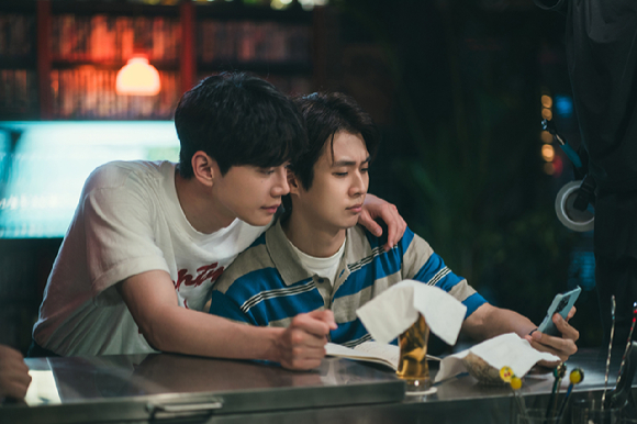 배우 이준영이 넷플릭스 시리즈 '멜로무비' 인터뷰에 앞서 포즈를 취하고 있다. [사진=넷플릭스]