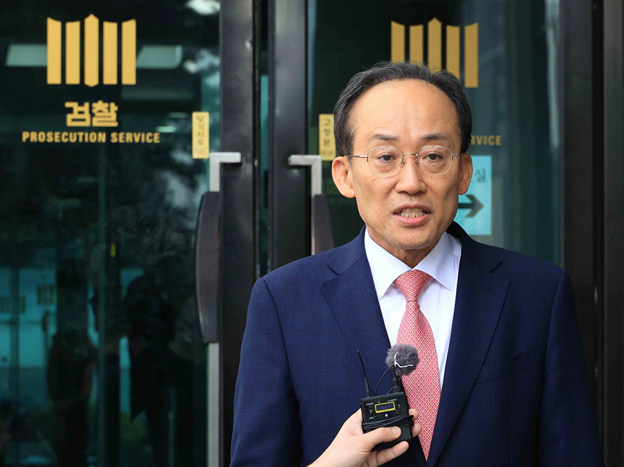 국민의힘 추경호 전 원내대표가 31일 서울 서초구 서울고검에 마련된 조은석 내란특별검사팀 사무실에서 조사를 마친 뒤 나오며 발언하고 있다. 2025.10.31 [사진=연합뉴스]