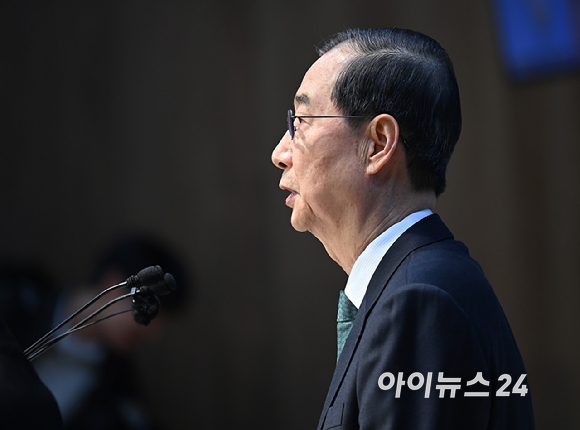 한덕수 전 국무총리가 2일 오전 서울 여의도 국회 소통관에서 출마 선언을 하고 있다. [사진=곽영래 기자]