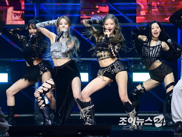 그룹 키스오브라이프가 6일 오후 서울 용산구 블루스퀘어에서 열린 키스오브라이프(KISS OF LIFE)새 싱글 앨범 'Who is she' 발매 기념 쇼케이스에 참석하고 있다. [사진=정소희 기자]