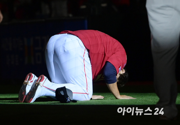 '조선의 4번 타자' 롯데 이대호의 은퇴식이 8일 부산 동래구 사직야구장에서 열린 가운데 이대호의 다양한 모습. [사진=정소희 기자]