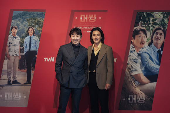 '미씽: 그들이 있었다2' 제작발표회에 참석한 고수와 허준호 [사진=tvN]