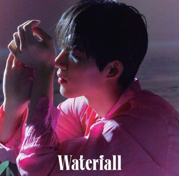 비아이(B.I)가 발표한 정규앨범 '워터폴(WATERFALL)'이 미국 타임지가 뽑은 '베스트 K-POP 앨범'에 선정됐다. [사진=아이오케이]