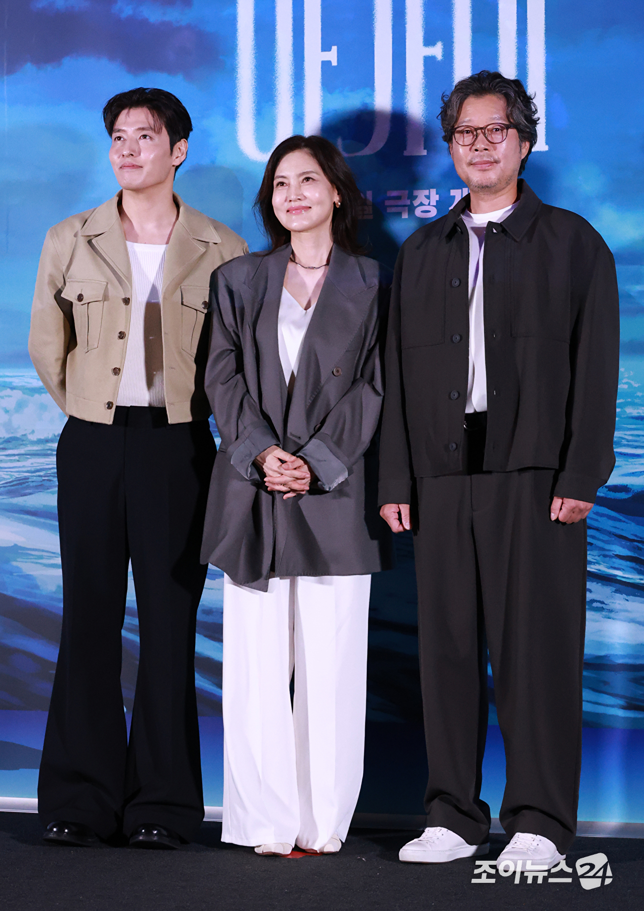 배우 강하늘, 안재훈 감독, 배우 김선영, 유재명이 26일 오후 서울 용산구 CGV 용산아이파크몰점에서 진행된 애니메이션 '아가미'(감독 안재훈) 언론시사회에 참석해 포즈를 취하고 있다. [사진=문수지 기자]